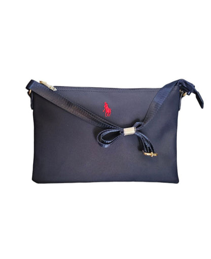 Cartera de Mano HPC Polo Azul con Correa Ajustable y Logo Rojo