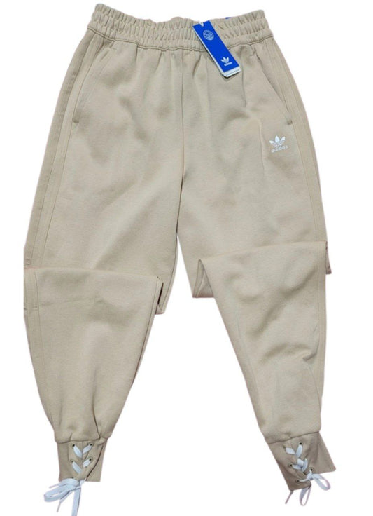 Pants Adidas Cuffed para Mujer – Better Cotton Initiative | Color Beige con Detalles Blancos | Talla M