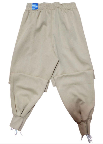 Pants Adidas Cuffed para Mujer – Better Cotton Initiative | Color Beige con Detalles Blancos | Talla M