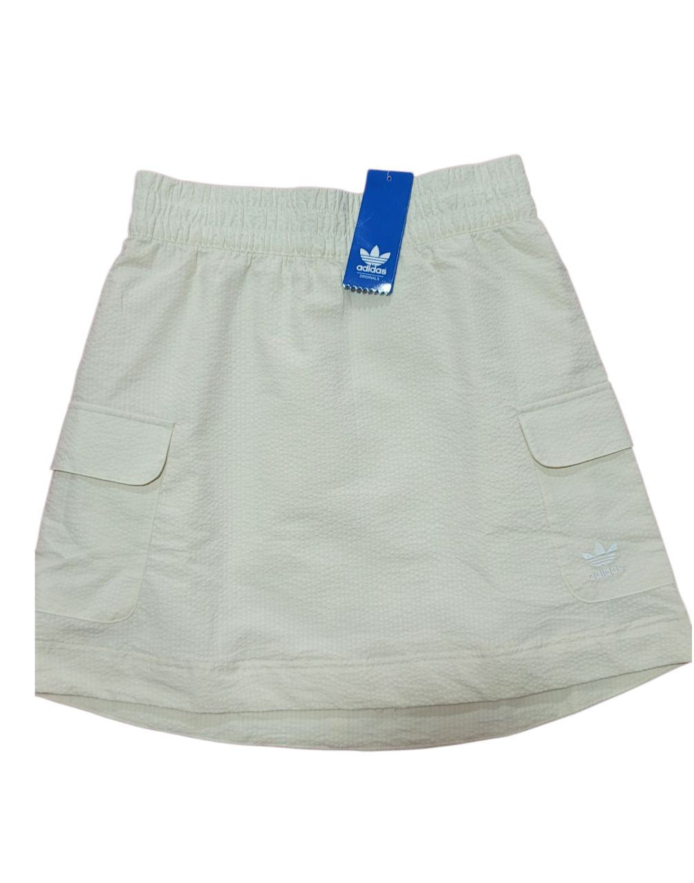 Falda Adidas para Mujer – Bolsas Laterales | Logo Bordado | Color Beige | Talla S